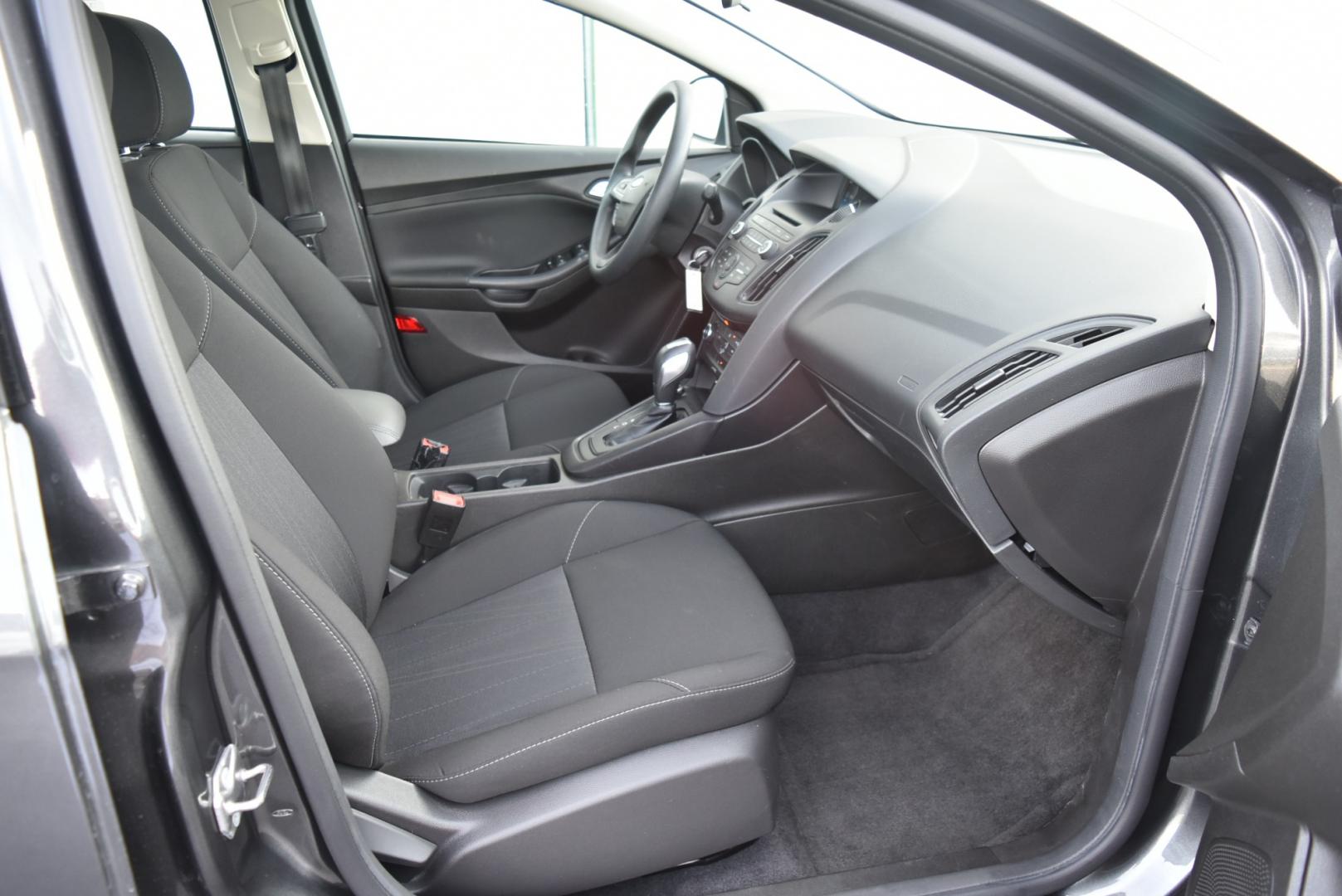 2016 Gray /Black Ford Focus SE (1FADP3F26GL) with an 2.0L I-4 GDI TI-VCT FLEX FUEL engine, 6-Speed Powershift Automatic transmission, located at 1600 E Hwy 44, Rapid City, SD, 57703, (605) 716-7878, 44.070232, -103.171410 - Photo#9